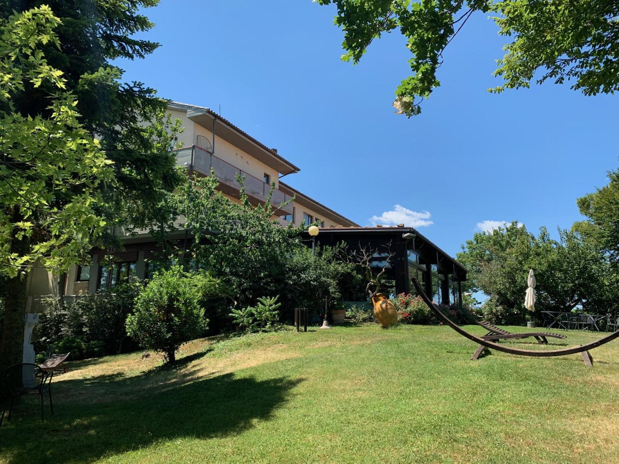 Hotel Tetto Delle Marche - Ristorante Dei Conti Cingoli Kültér fotó