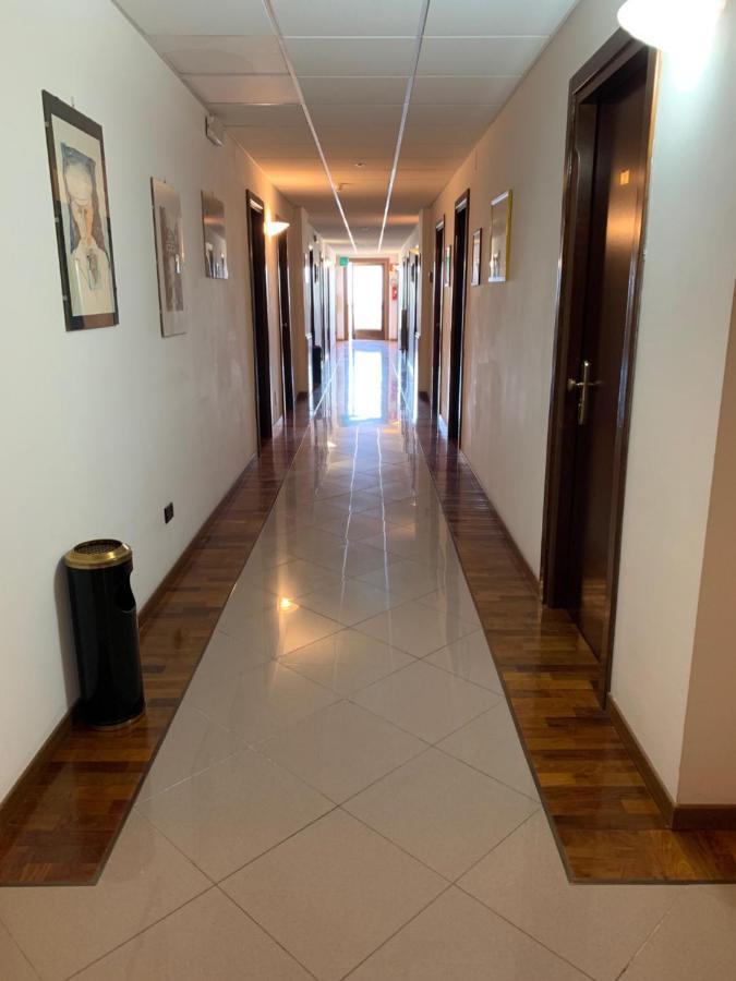 Hotel Tetto Delle Marche - Ristorante Dei Conti Cingoli Kültér fotó