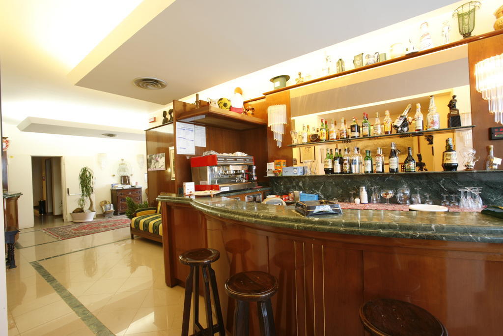 Hotel Tetto Delle Marche - Ristorante Dei Conti Cingoli Kültér fotó